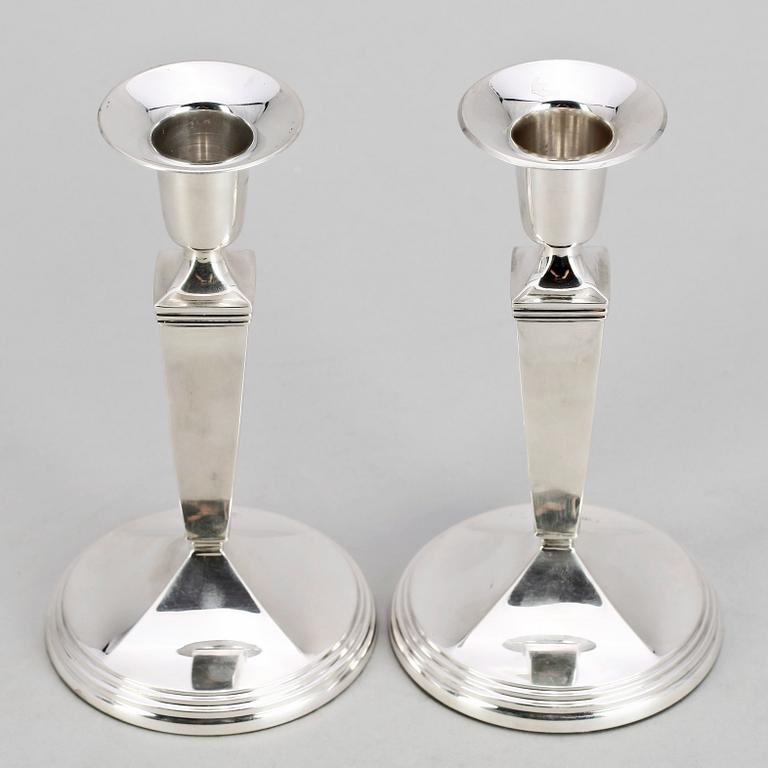 LJUSSTAKAR, ett par, silver, GAB, Stockholm, 1963.