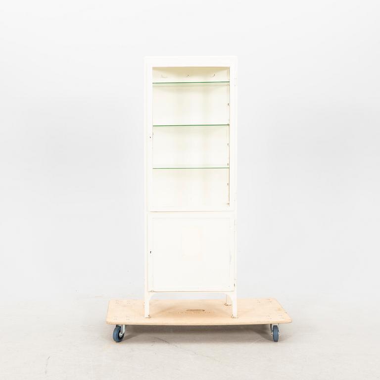 Läkarskåp Mellaneuropa 1900-talets mitt.