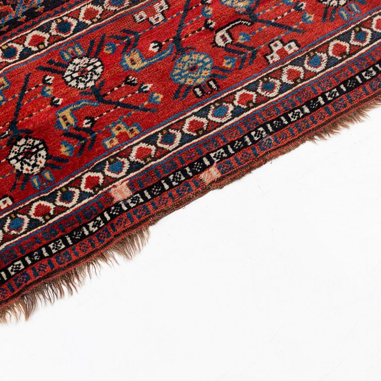 An antique Khamseh carpet, South Persia, ca 485,5 x 179-185 cm.