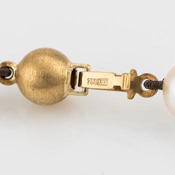 Pearl necklace, cultured pearls, 18K gold clasp.