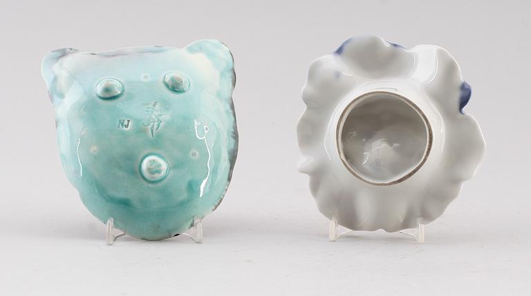 ASKFAT, 2 st, porslin, Gustafsberg/Rörstrand, omkring år 1900.