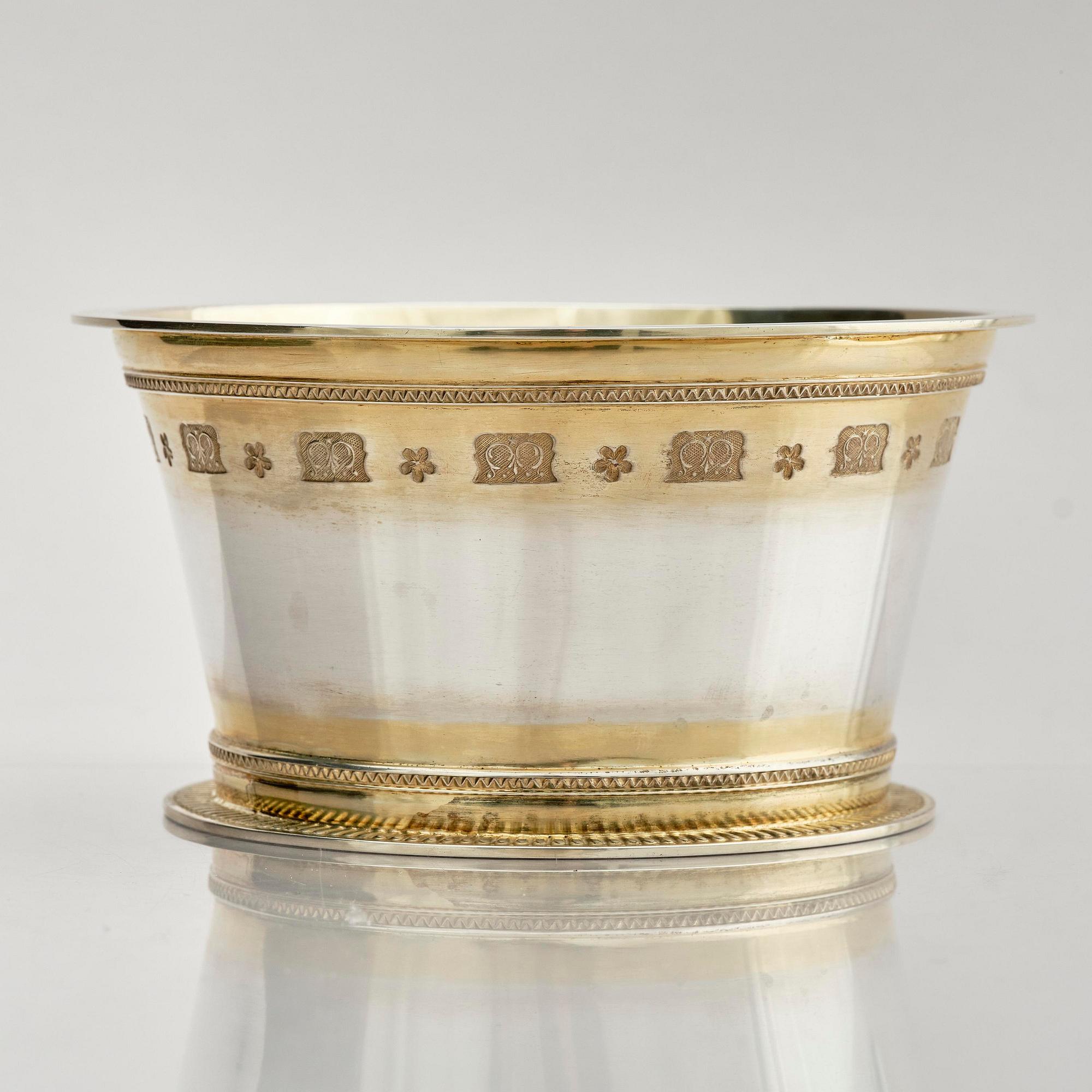Wiwen Nilsson, skål, delvis förgyllt sterling silver, Lund 1970.