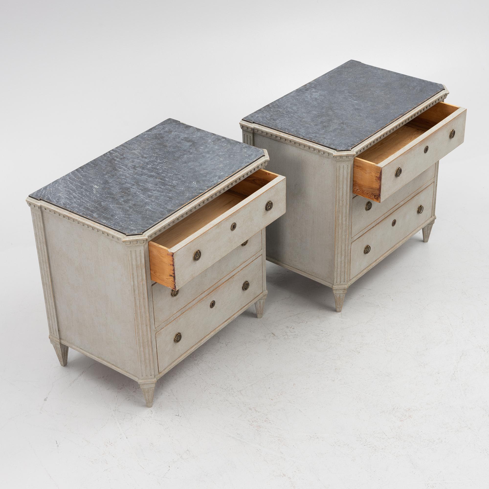 A pair of Gustavian style chests of drawers, early 20th century.