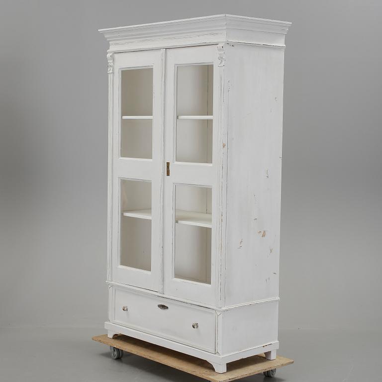 VITRINSKÅP, 1900-talets början.