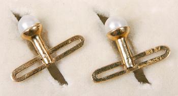 SKJORTKNAPPAR, ett par, guld 18K, pärlor, Stockholm 1920.