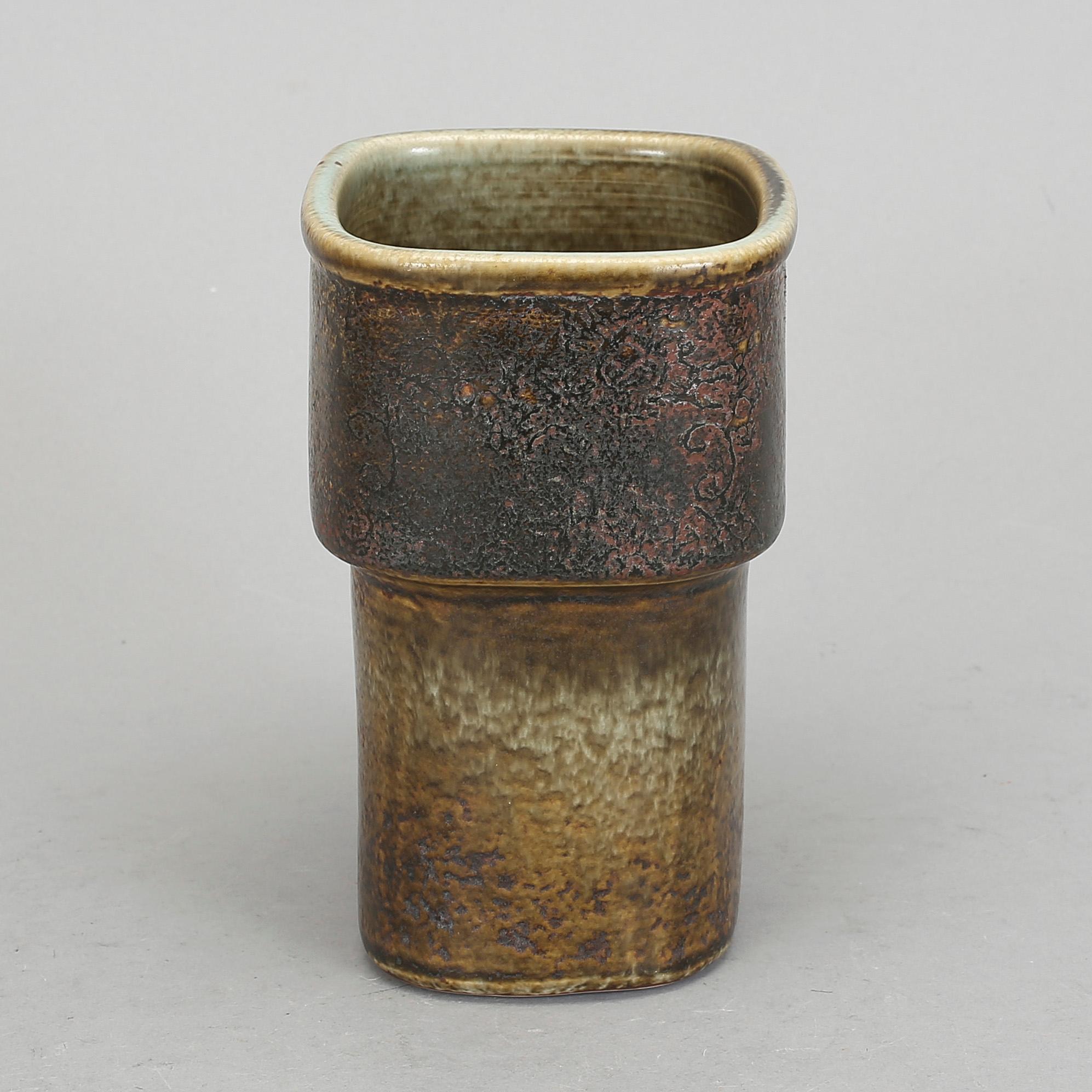 VAS, stengods. Stig Lindberg, Gustavsberg studio 1975.