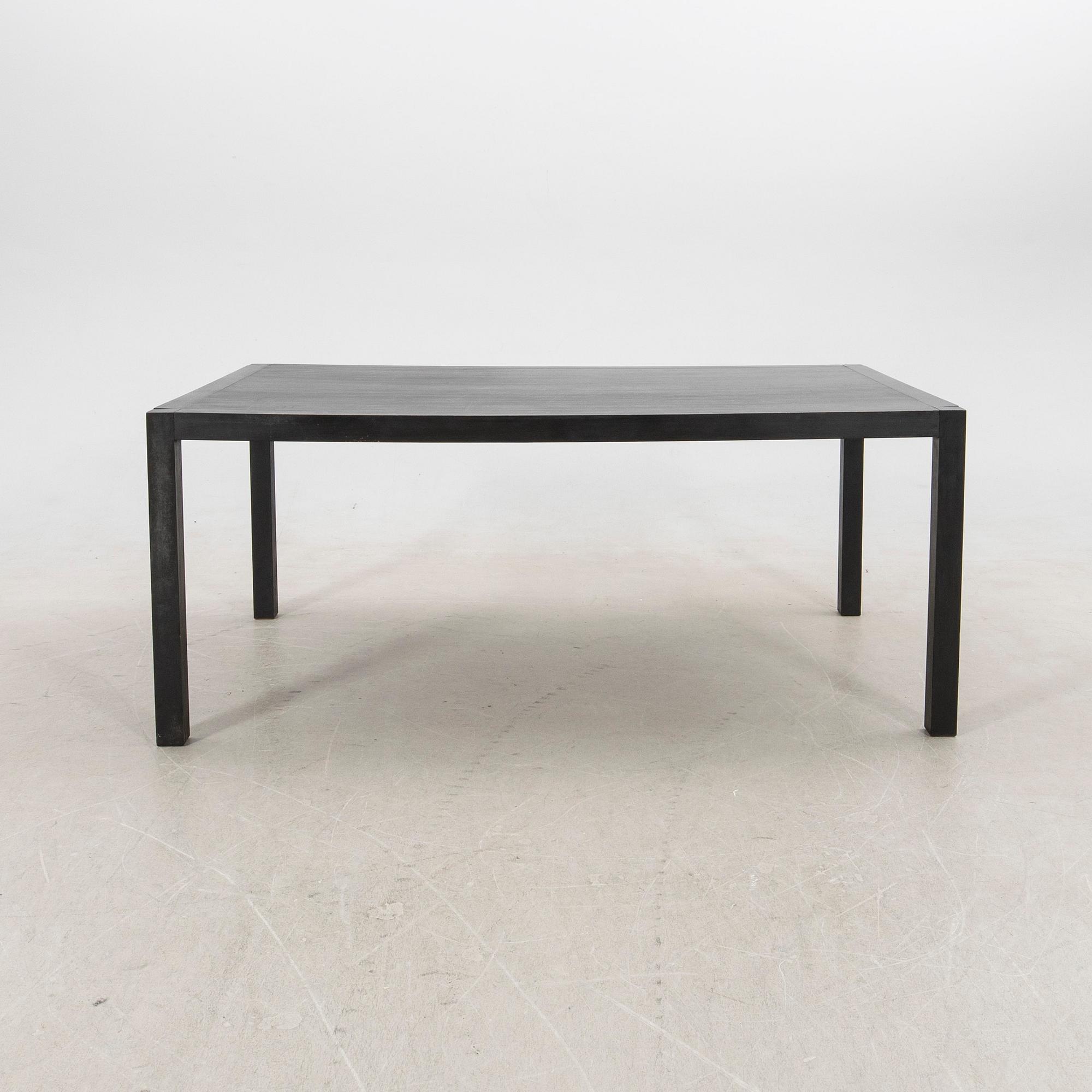 Dining table, 21st century.