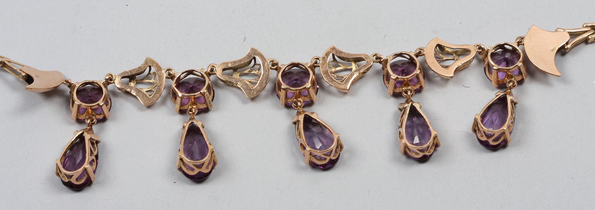 HALSBAND OCH ARMBAND. Gulddoublé och stenar.