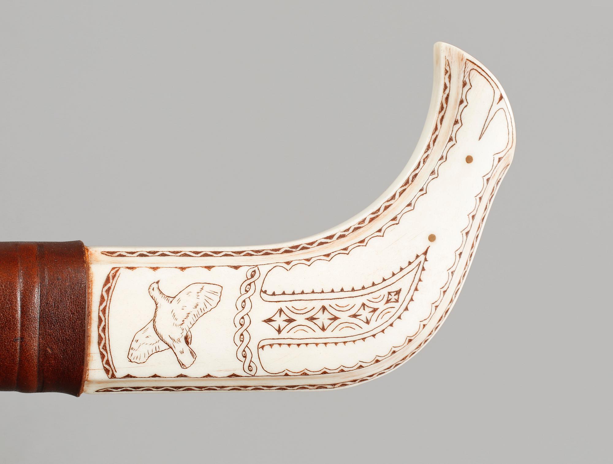 SAMEKNIV, 2 st i samma slida, monogramsignerad, 1900-talet.