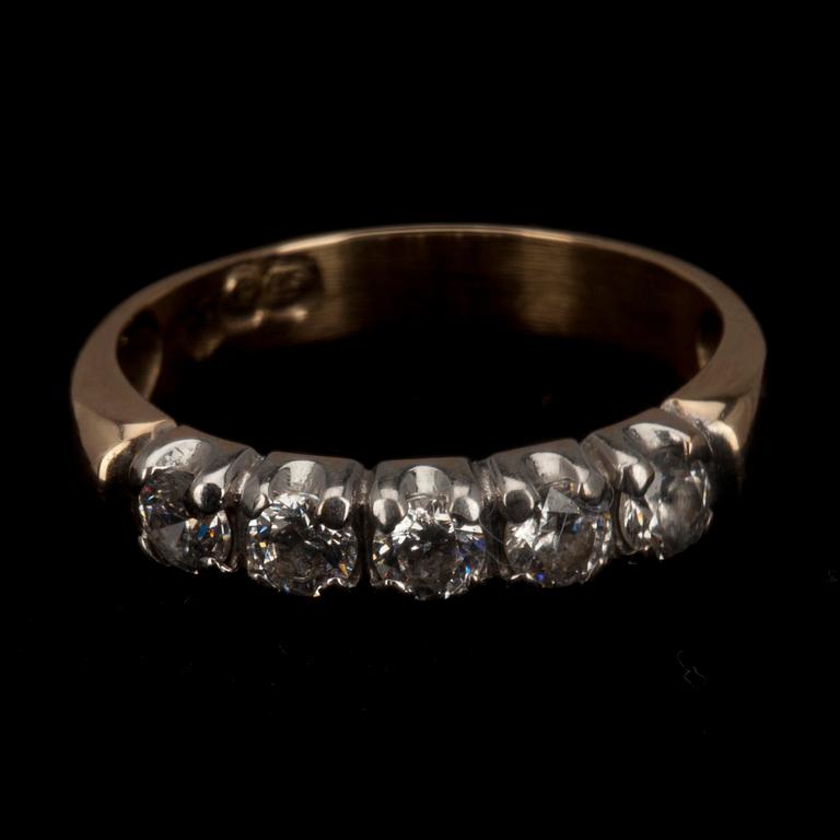 RING, alliansring, 14k guld med briljantslipade diamanter tot ca0,50ct. Vikt 3g.