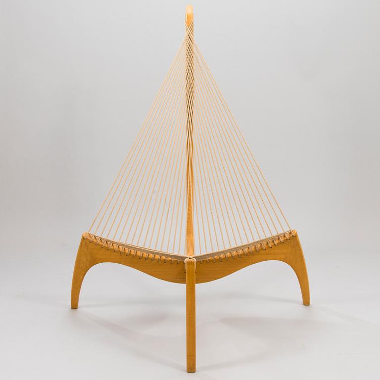 A JØRGEN HØVELSKOV, nojatuoli, "Harp Chair", Christensen & Larsen, Tanska 1980-luku.