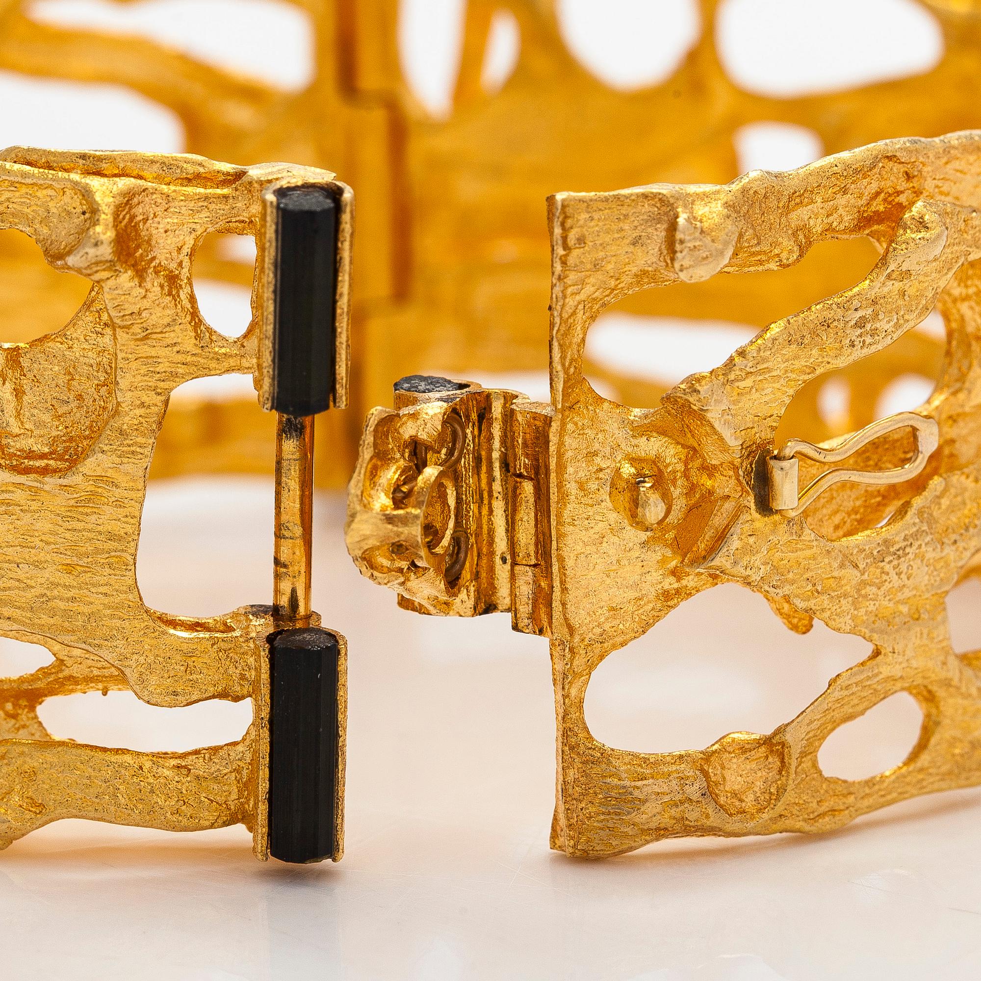 Björn Weckström, an 18K gold and tourmaline 'Sacrificial fire' bracelet. Lapponia 1971.