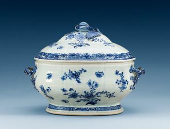 1743. A blue and white tureen and cover, Qing dynasty, Qianlong (1736-95).