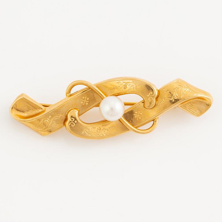 Brooch 18K gold with a cultured pearl.