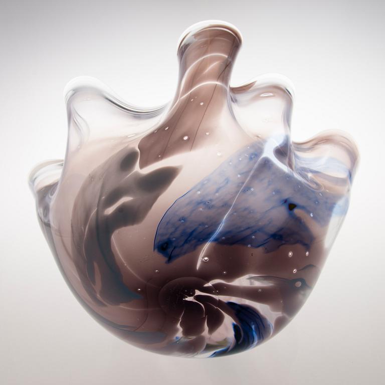 Kerttu Nurminen, KERTTU NURMINEN, An art glass signed Kerttu Nurminen, Nuutajärvi Notsjö 1989.