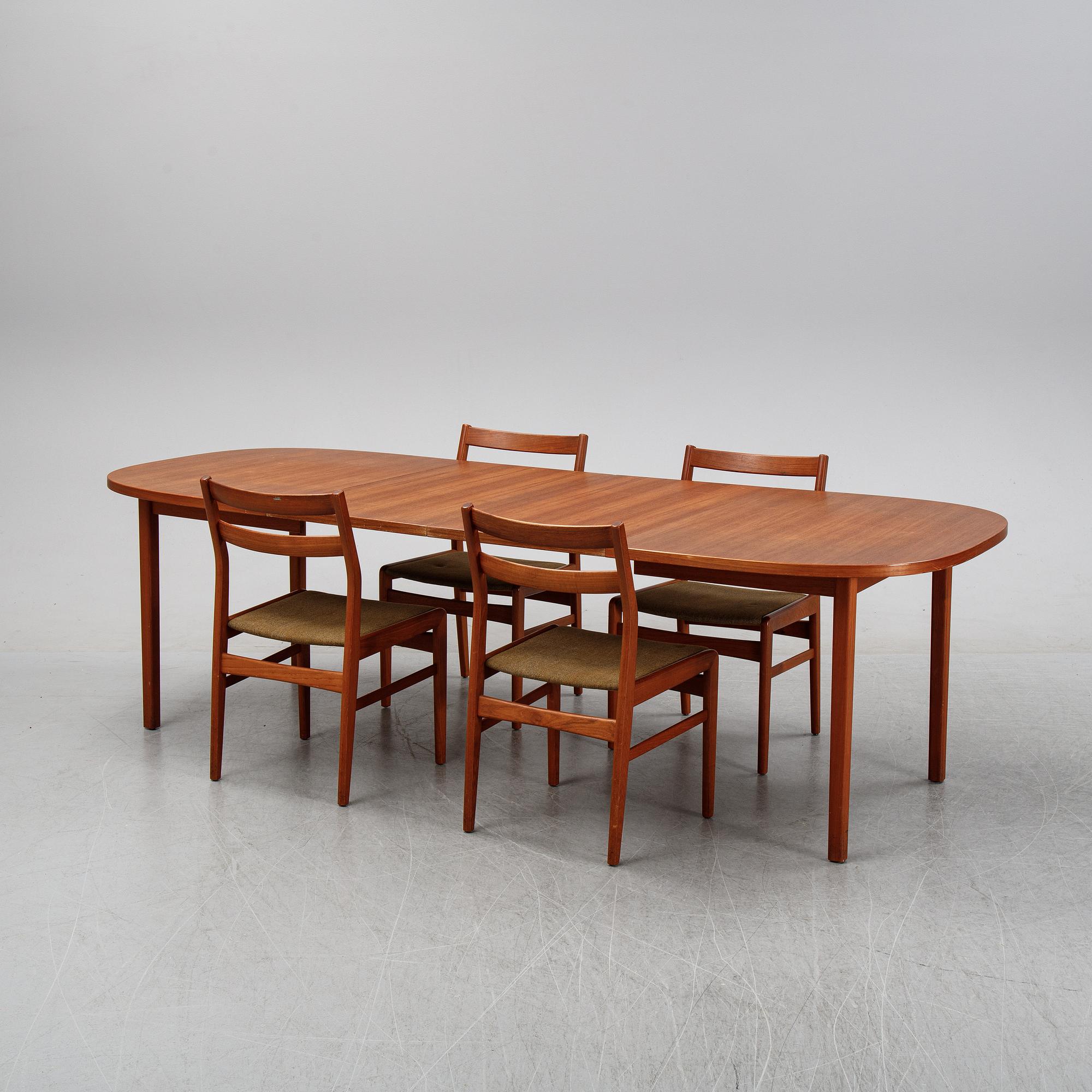 A 1959 60s dining table with four chairs. Bukowskis