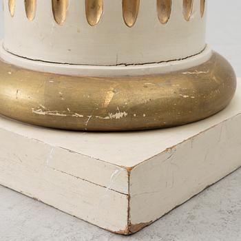 A pedestal, early 20th Century.