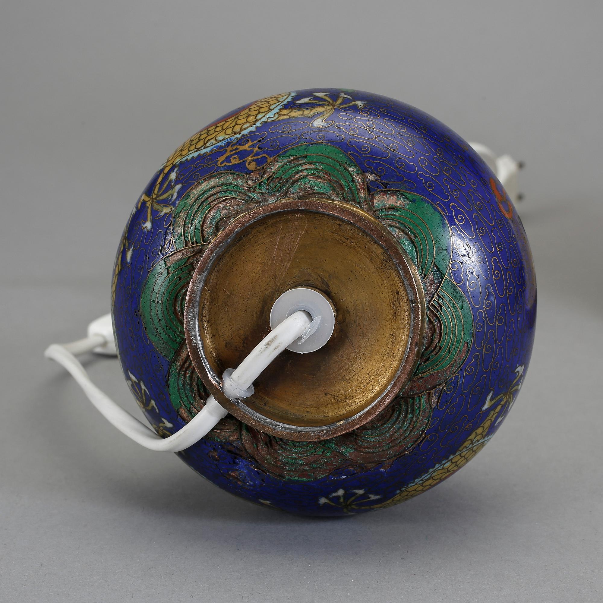 BORDSLAMPA, cloisonné, Kina, 1800/1900-tal.