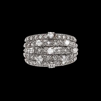 1023. A brilliant cut diamond ring, tot. app. 1 cts.