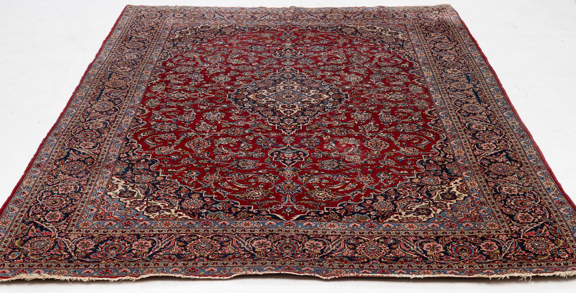 A semi-antique carpet, Kashan, c. 310 x 215 cm.