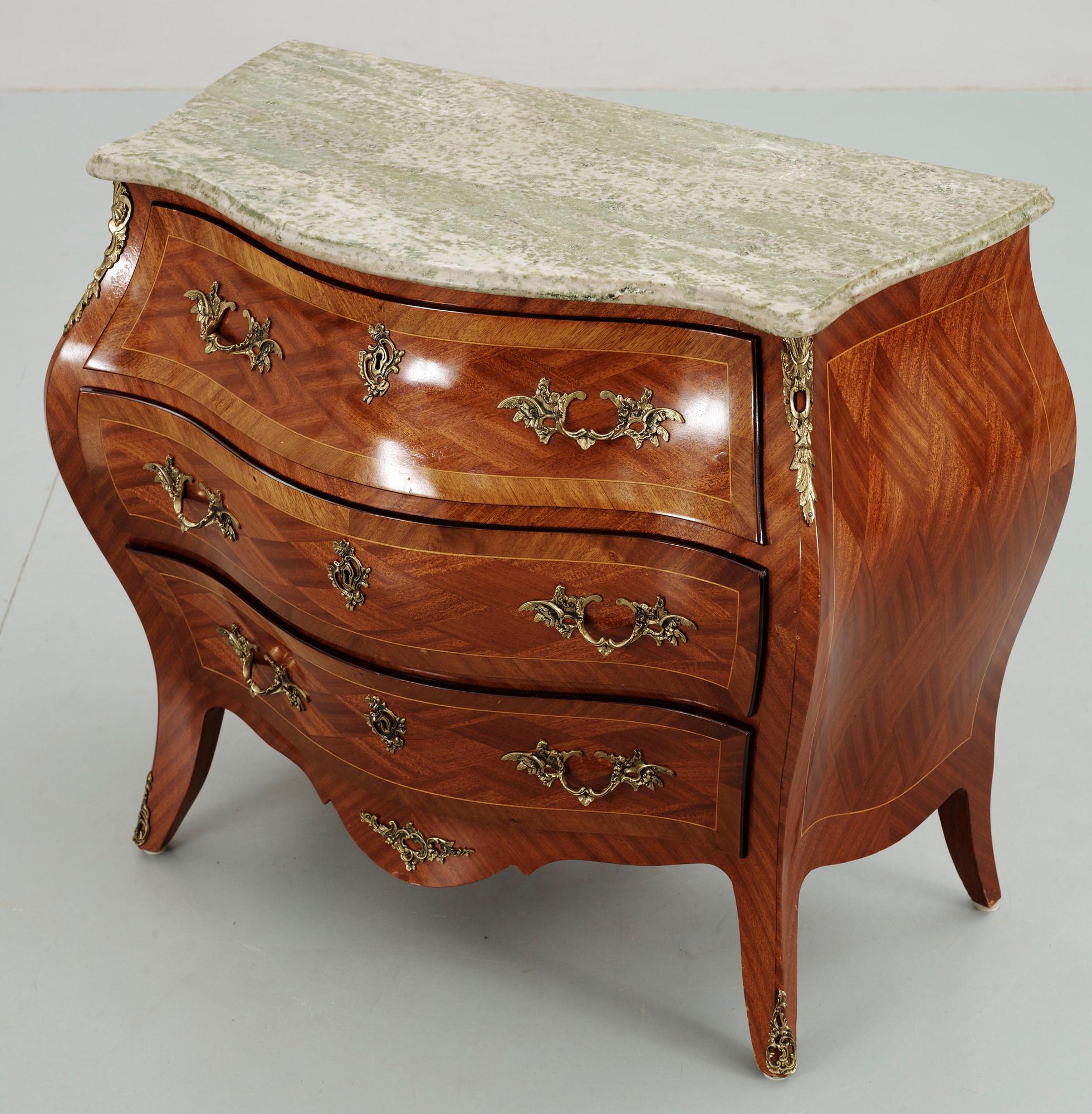 BYRÅ, rokokostil, 1900-tal.