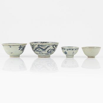 Four blue and white porcleain bowls, China, Ming dynasty, (1368-1644).