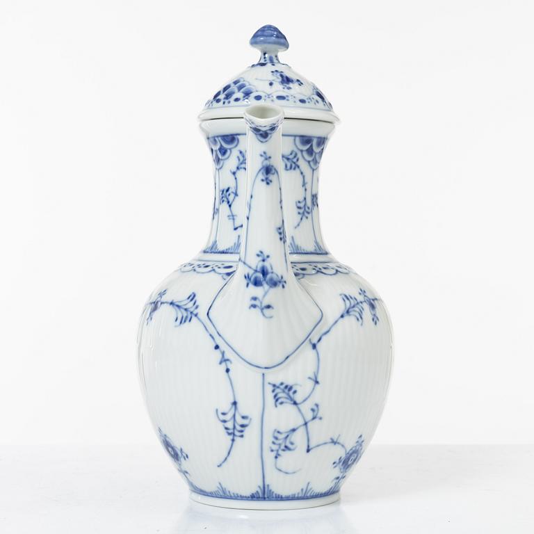 Royal Copenhagen 9 service pieces.