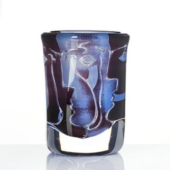 Ingeborg Lundin, an Ariel glass vase "Faces", Orrefors 1986.