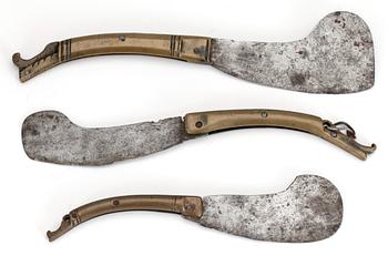GÄSTABUDSKNIVAR, 3 st, mässing, järn, sannolikt 1700-tal.