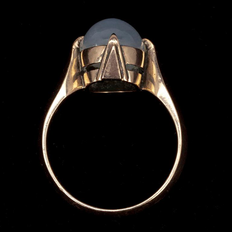 RING, stjärnsafir ca 6.00 ct. Låghaltigt guld.