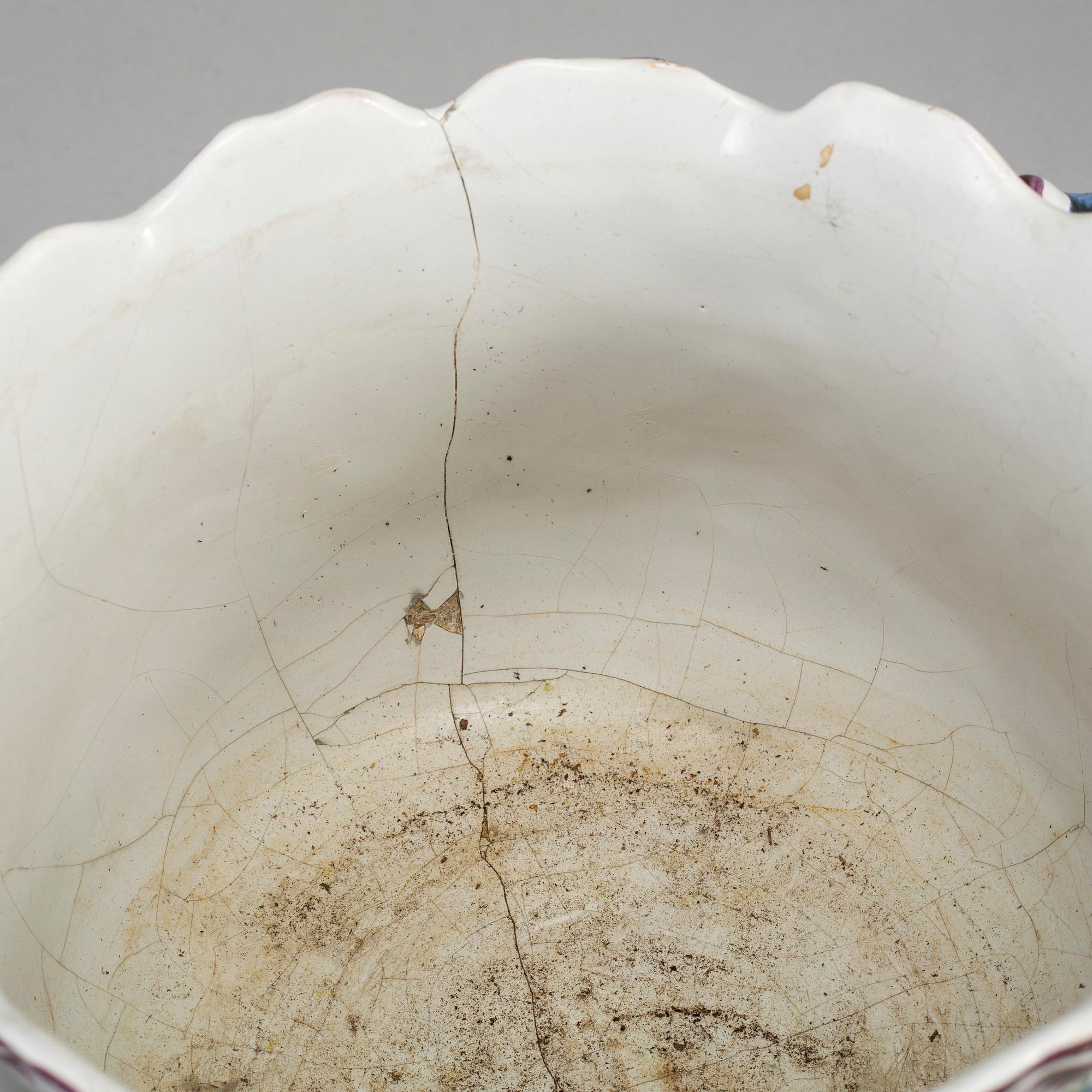 A Swedish Marieberg wine cooler, 18th Century.