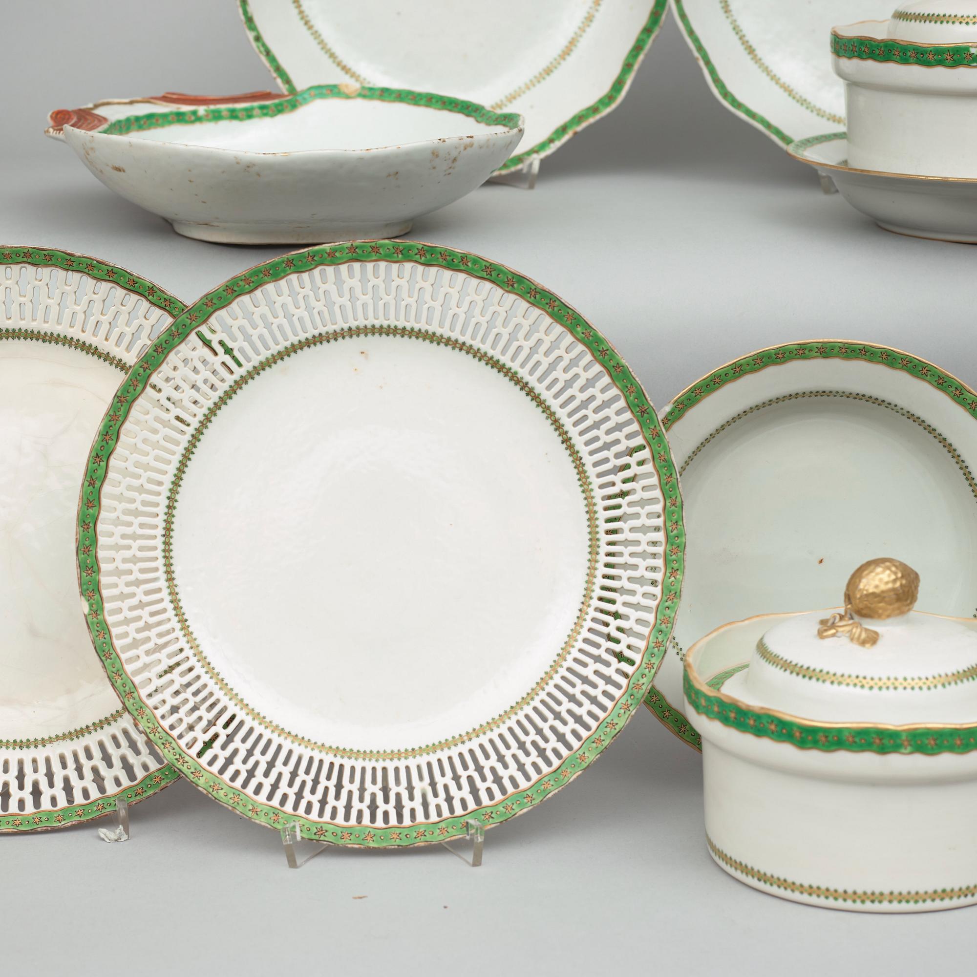 A Chinese Export dessert service, Qing dynasty, Jiaqing (1796-1820). (37 pieces).