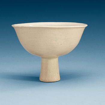 1458. A white glazed stemcup, Yuan (1271-1368)/Ming dynasty (1368-1644).