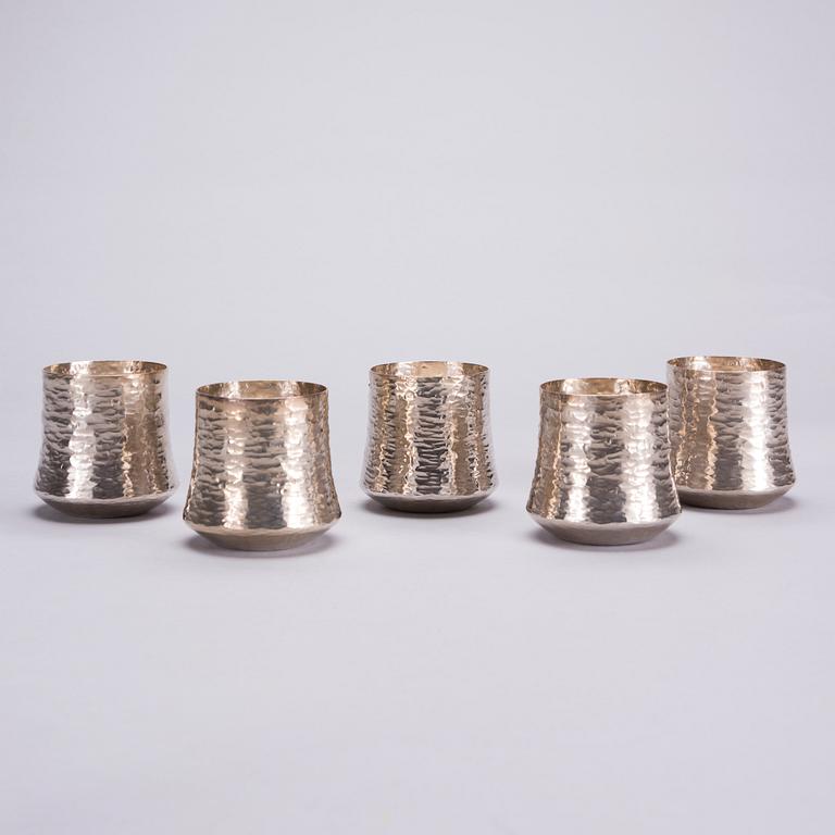 KANNU JA 5 PIKARIA, hopeaa, Tapio Wirkkala, Kultakeskus, 1970-80-luku. Kokonaispaino 1716,6 g.