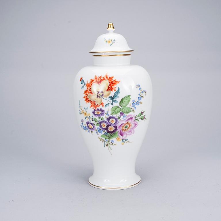 URNA MED LOCK, Meissen 1900-tal.