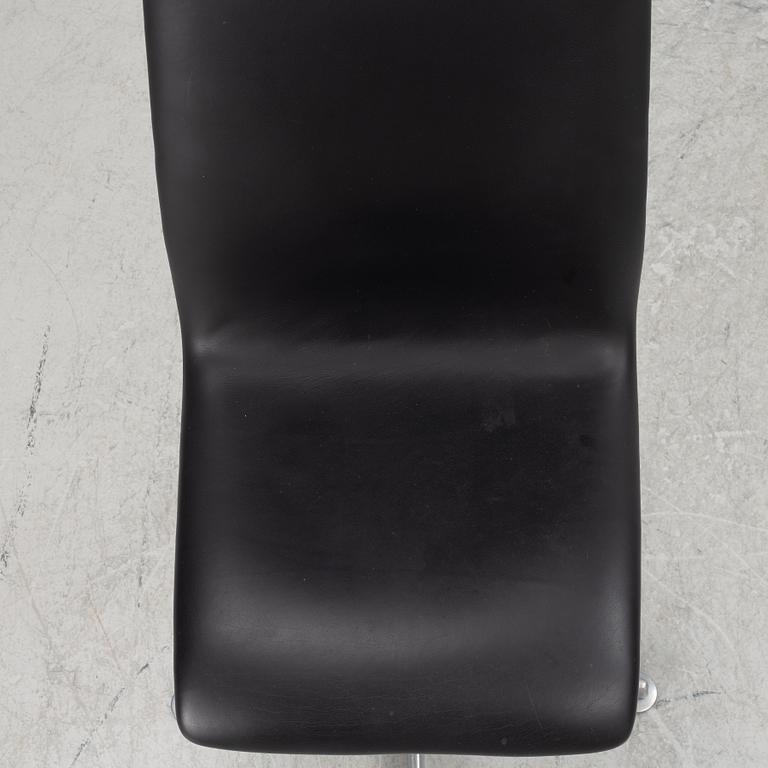 Arne Jacobsen, an 'Oxford Chair', Fritz Hansen, Denmark 1998.