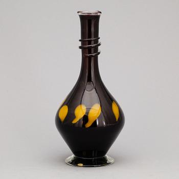 VAS, glas, troligen Eino Mäkelä, Finland, märkt 1990.