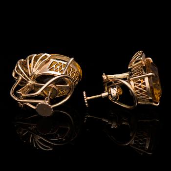 A PAIR OF EARRINGS, facetted citrines, brilliant cut diamonds, 18K gold.