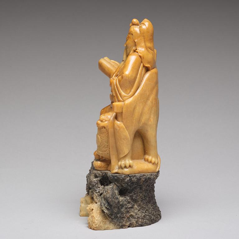 KRIGSGUDOM, soapstone. Qingdynastin, 1800-tal.