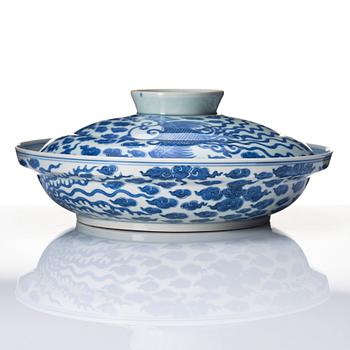 A blue and white 'phoenix' bowl with cover, Qing dynasty, Guangxu mark and period (1875-1908).