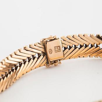 A bracelet.