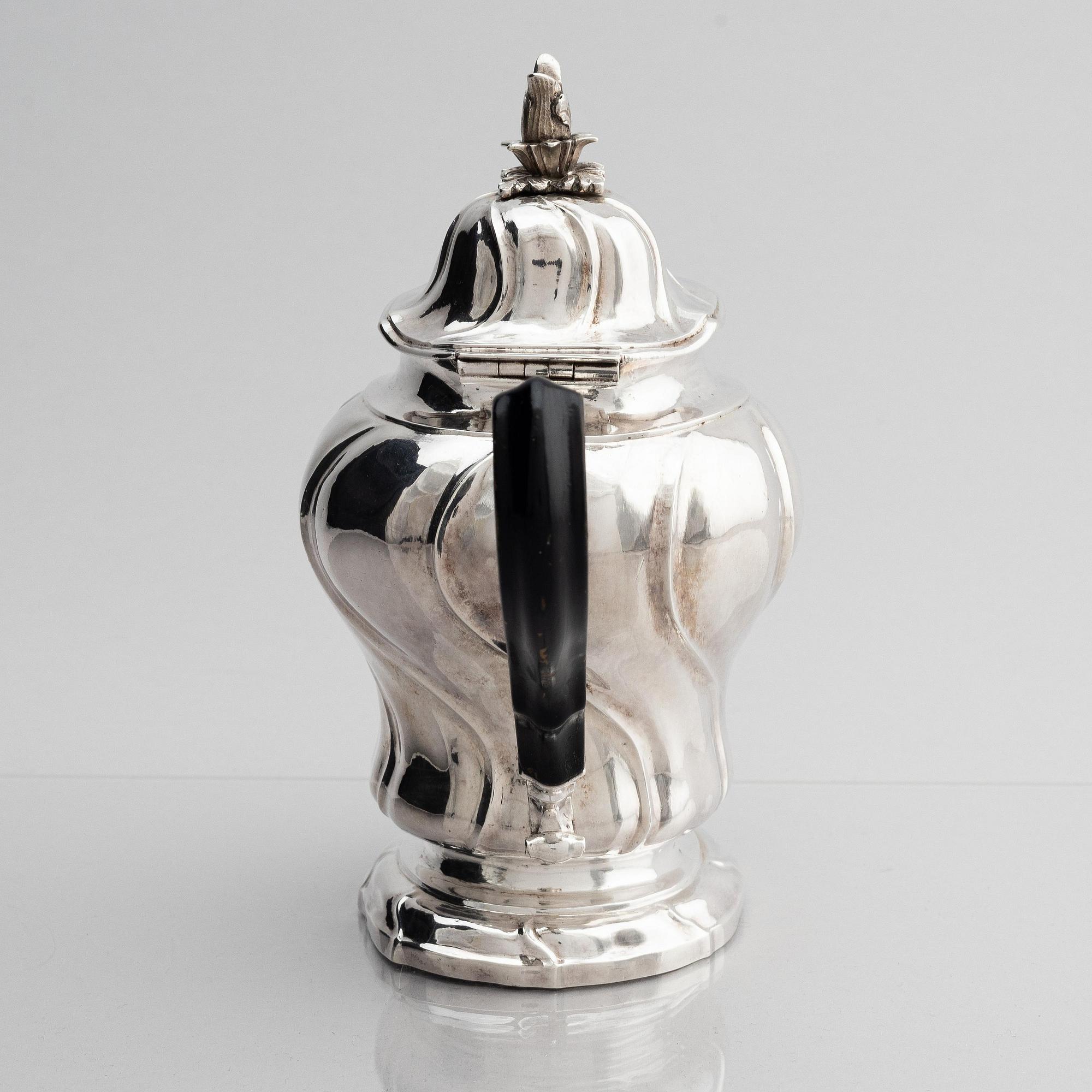 Kilian Kelson, tekanna, silver, Stockholm 1756. Rokoko.