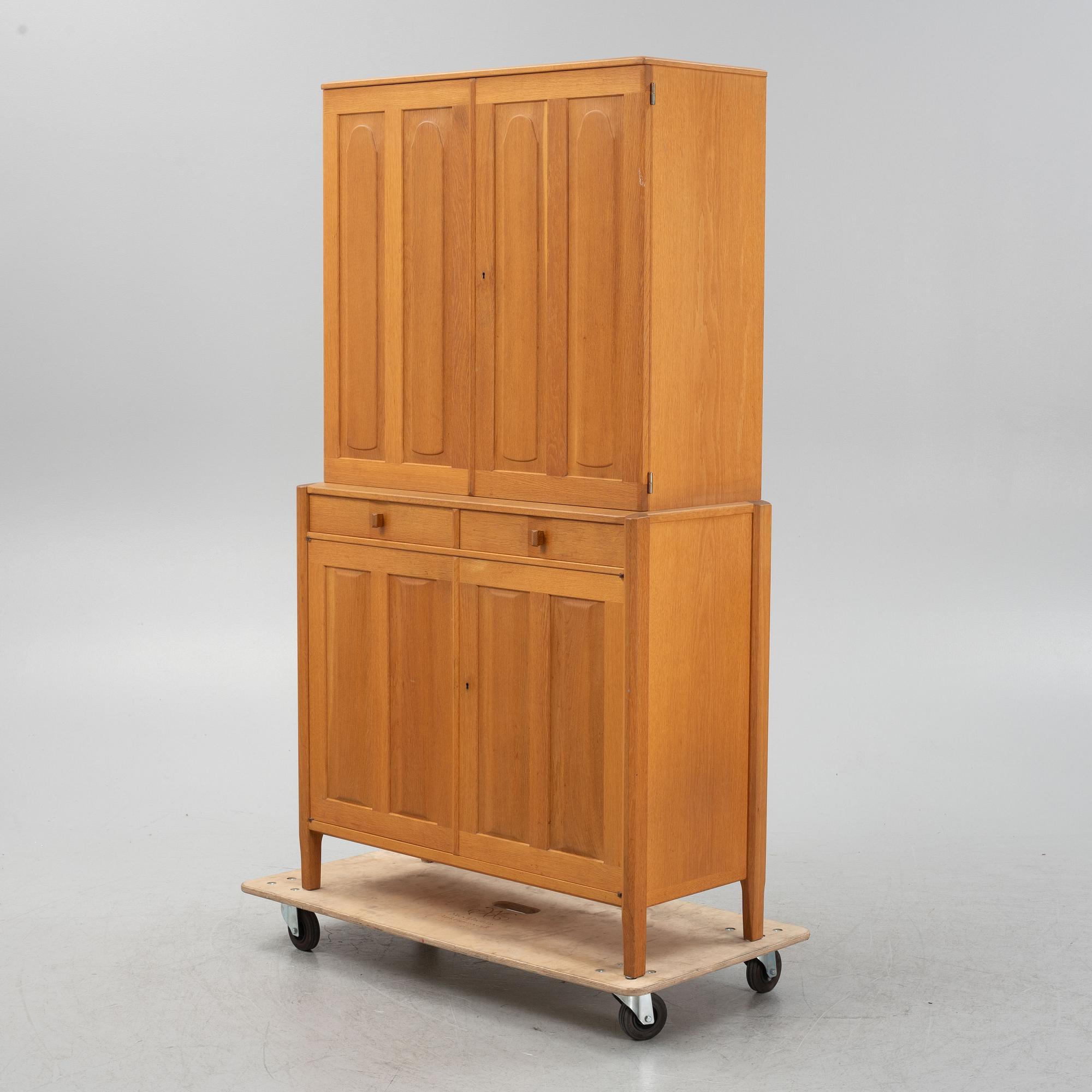 Carl Malmsten, skåp, "Calmar Slott", Åfors Möbelfabrik, 1900-talets andra hälft.