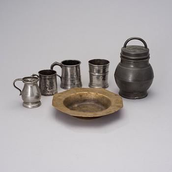 TENNFÖREMÅL 5 ST OCH MÄSSINGSFAT, 1800-tal.