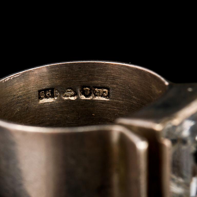 RING, silver samt fasettslipad bergskristall, Kaplans, Stockholm, 1965. Vikt 8 g.
