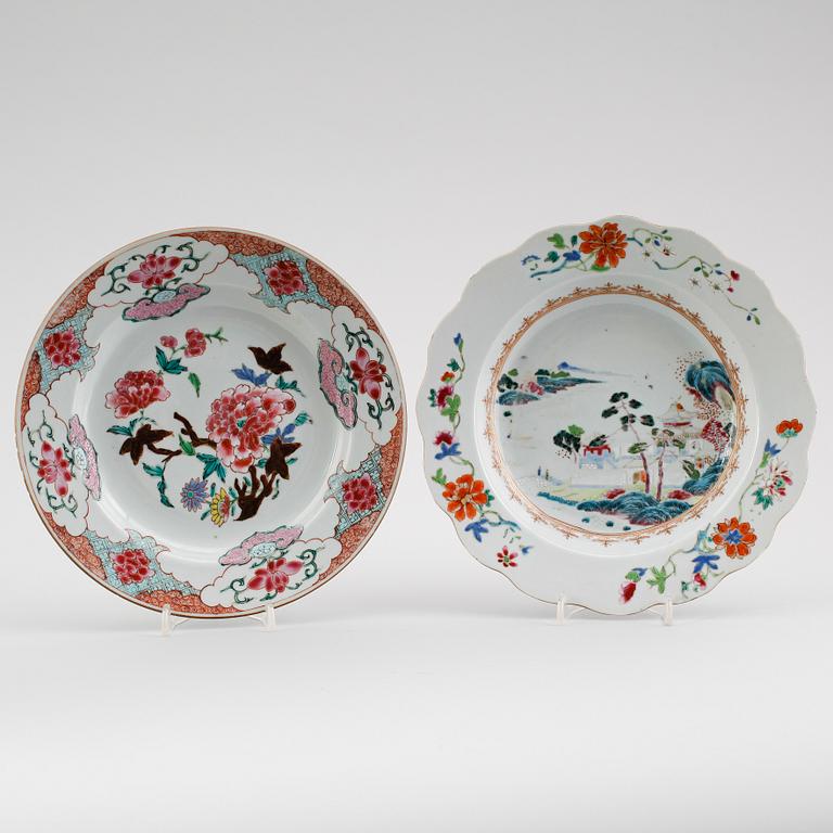 TALLRIKAR, 2 st, porslin, Kina, Qianlong 1736-1795.