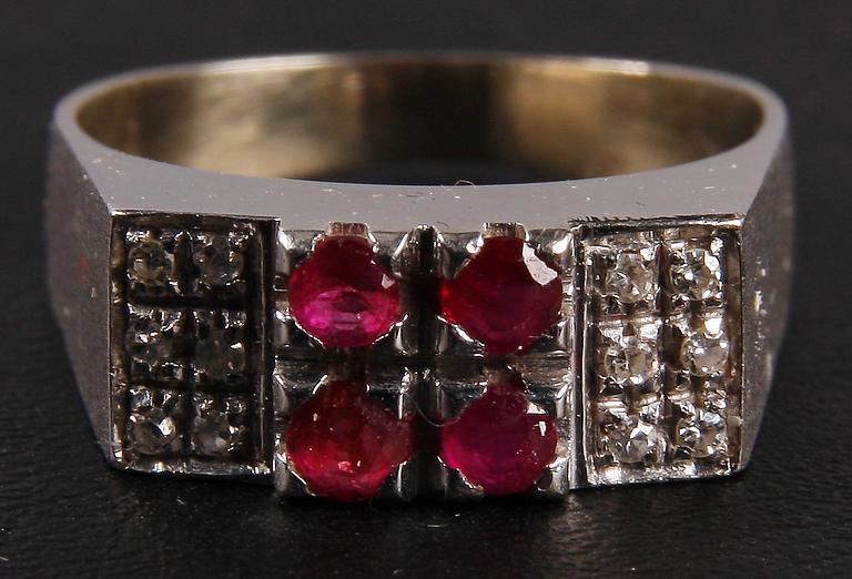 RING, vitguld, diamanter samt 4 rubiner.