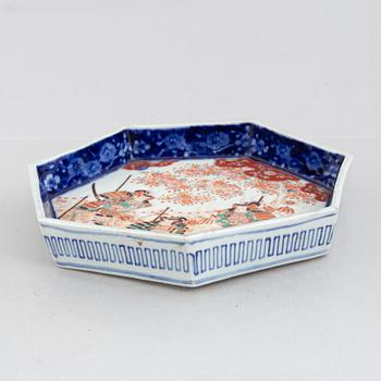 An 19th century Edo porcelain dish, Japan.
