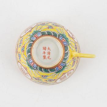 A Chinese famille rose yellow ground medallion plate and coffeecup with saucer, late Qing dynasty/around 1900.