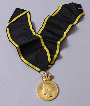 ORDNAR, 2 st, Nordstjärneorden , Wasaorden, guld, miniatyrerna.
MEDALJ, Pro patria. Brons. 1940 "För trohet och flit" ca 30gr.